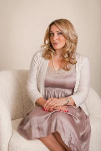 Sara Vestin Rahmani sofa portrait, Founder of Bespoke Bureau