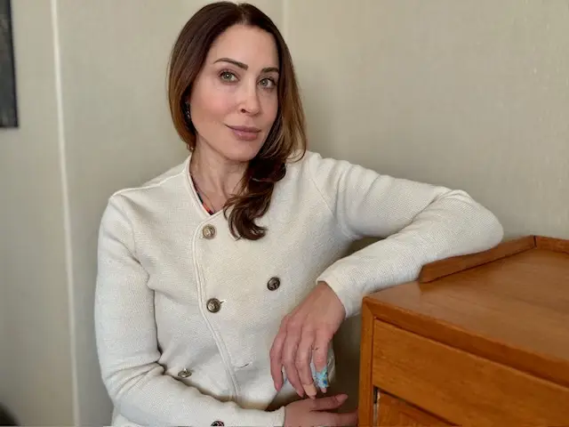 Sara Vestin Rahmani in a relaxed professional setting